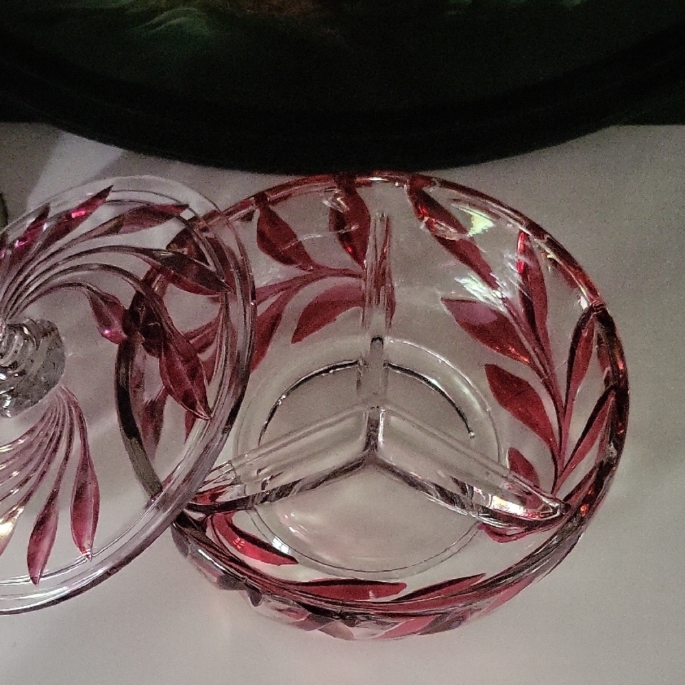 Indiana Glass Pink Art Glass Covered Candy Dish.. - Picture 4 of 5